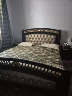 WOODEN BED KING SIZE BED WITH MATTRESS