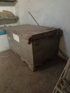 Full Size box with Folding stairs