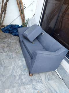 3 seat + 1 Sety Urgent Sale This structure can be repaired.