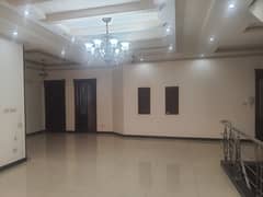 i-8 almost Brand New one kanal upper poration with sapparte Gate For Rent.