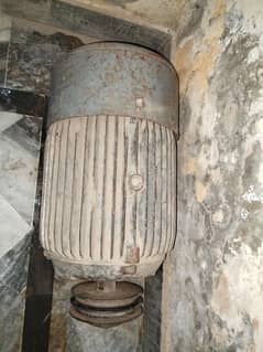 20 HP Motor 1400  RPM 3 fase  478 kg