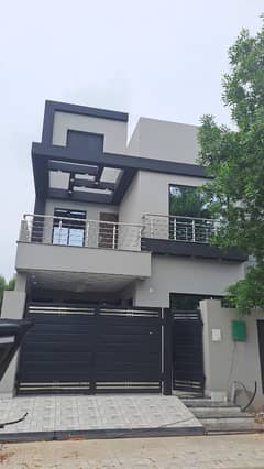 I SELL 5MARLA HOUSE IN BAHRIA ORCHARD PHASE FOR MORE PICS PLEASE CONTACT ME