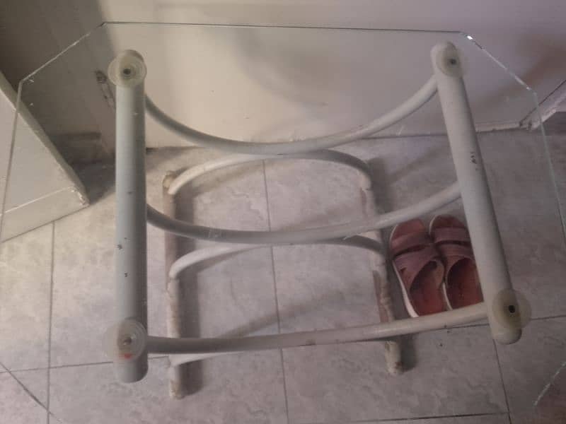2× side tables 1 center table and 1 dining table 0