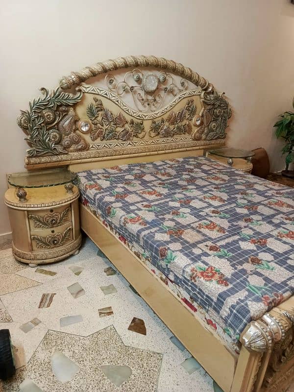 bed without matrees with side tables 0