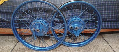 Honda 125 k genuine rim hai blue colour mein agla rim choti hub wala