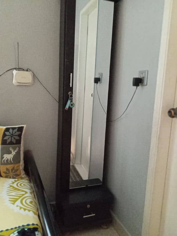 Dressing table in good condition 0
