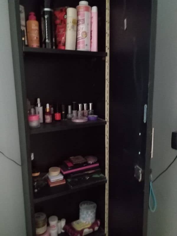 Dressing table in good condition 3