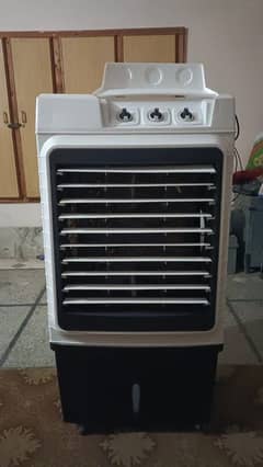 12v Ac/Dc Cooler New. Only 3 days used. Low power usage