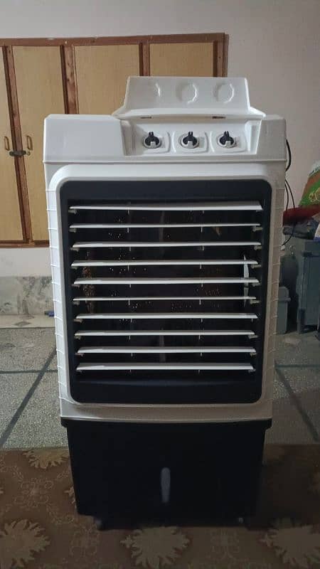 12v Ac/Dc Cooler New. Only 3 days used. Low power usage 0