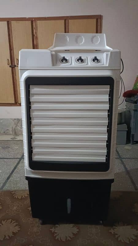 12v Ac/Dc Cooler New. Only 3 days used. Low power usage 2