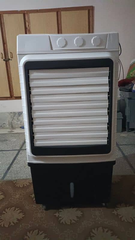 12v Ac/Dc Cooler New. Only 3 days used. Low power usage 3