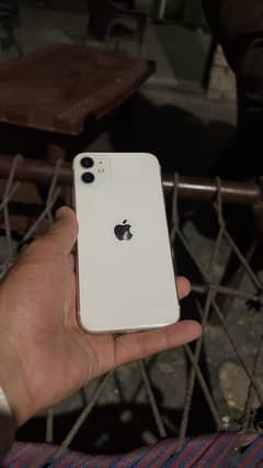 I pohone 11  battery sarvic non pta ha white