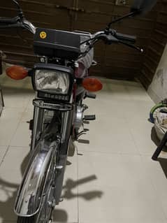 Honda 125 like Shorom condition like new 10/10 just 2400km driven