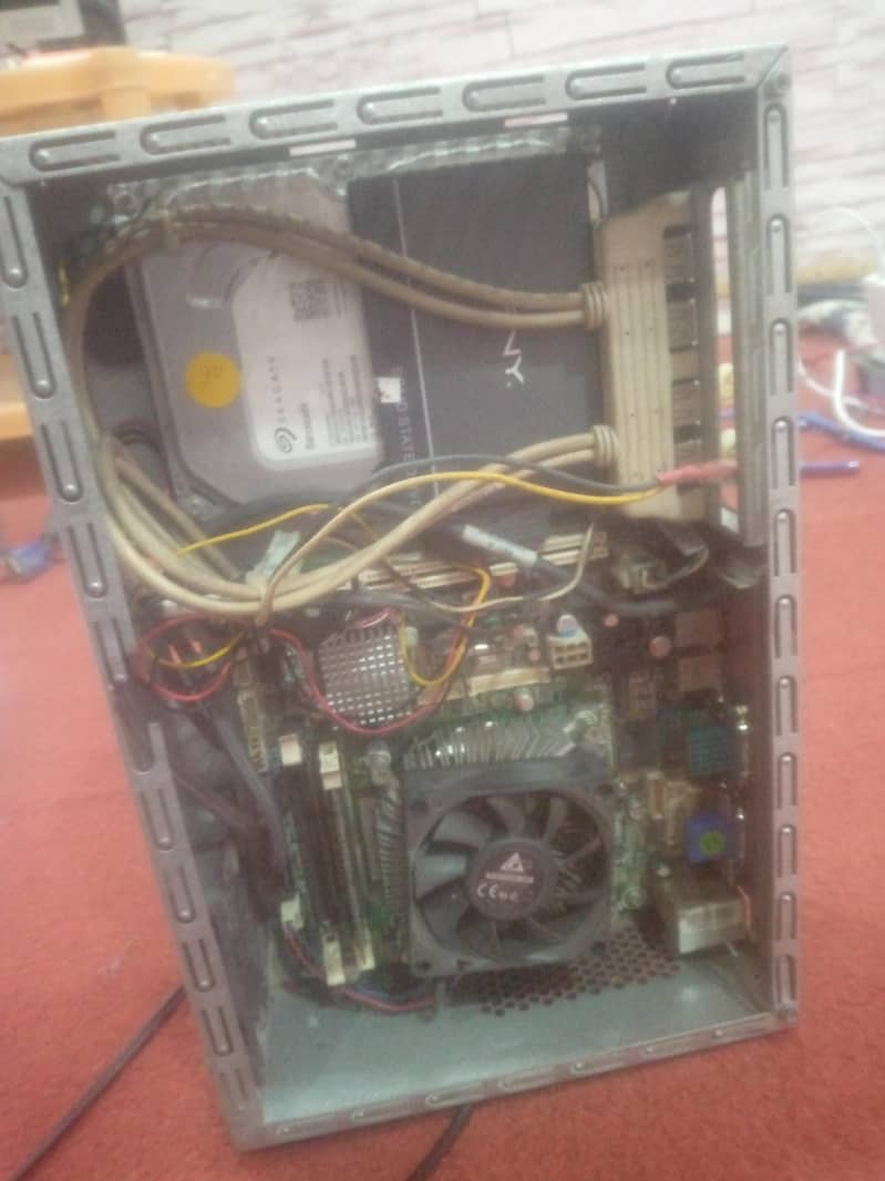 PC HP computer with keyboard and mouse 3