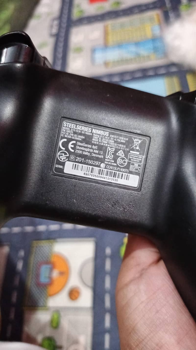 SteelSeries Nimbus+ Wireless Controller 1