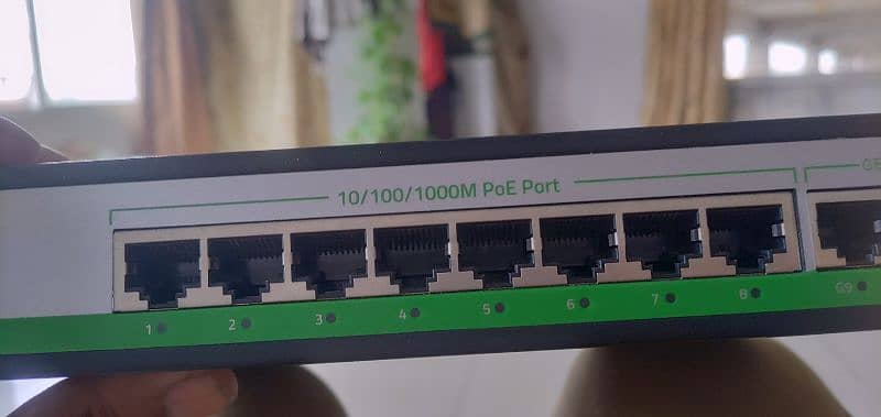 hikvision dahua ai tek 8 port Poe switch giga uplink port 1