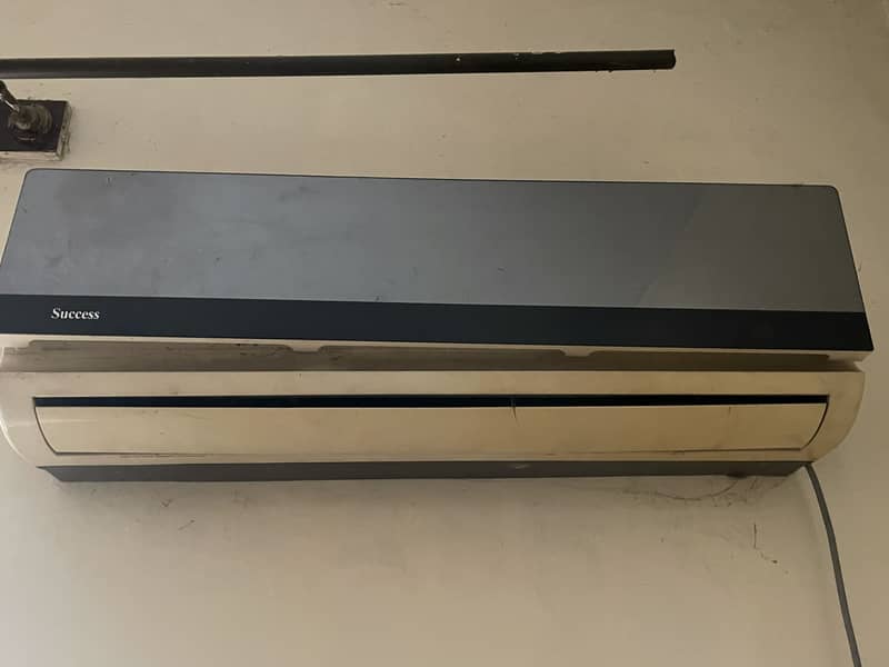 1.5Ton Ac in running condition 1