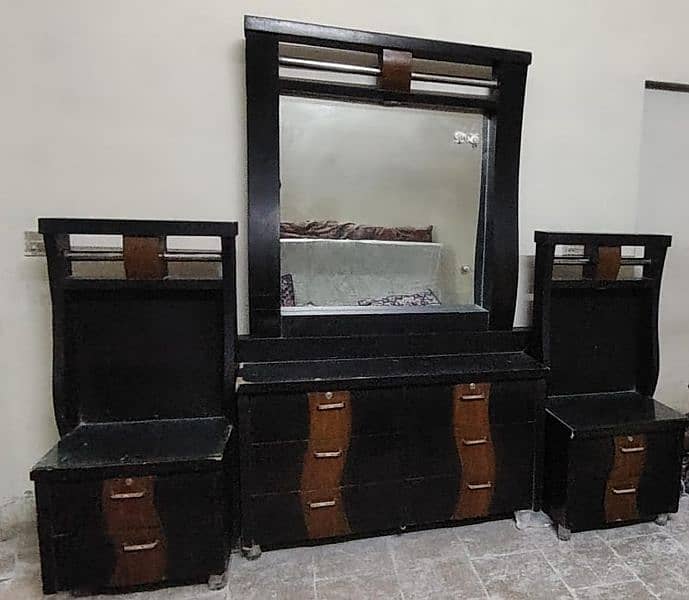 Bad Set With Side Tables 0