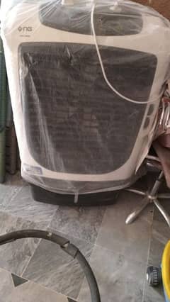 big room cooler with 6 cooling gel bottles