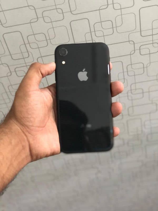 I phone xr 64/gb 81helth non pta jv non active 4manth sim time 3