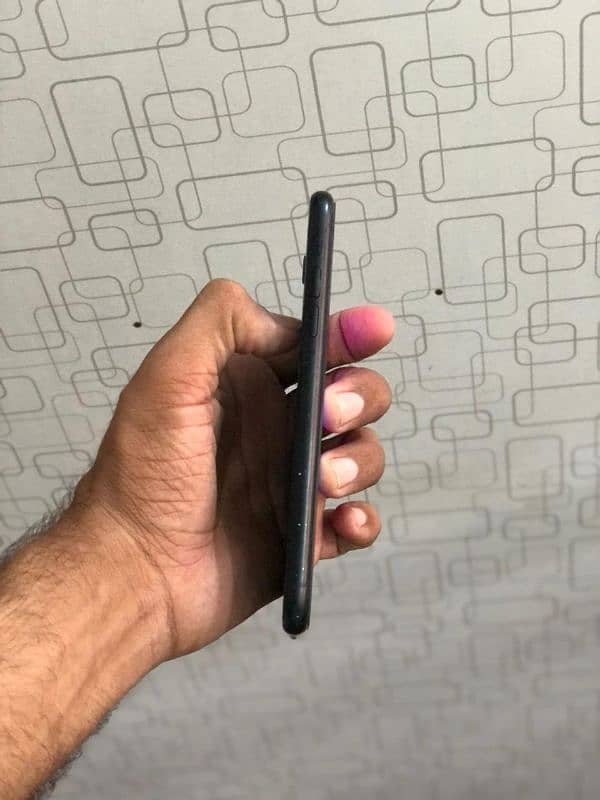 I phone xr 64/gb 81helth non pta jv non active 4manth sim time 5