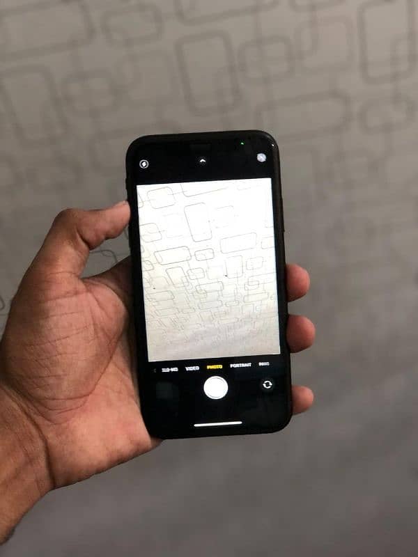 I phone xr 64/gb 81helth non pta jv non active 4manth sim time 7