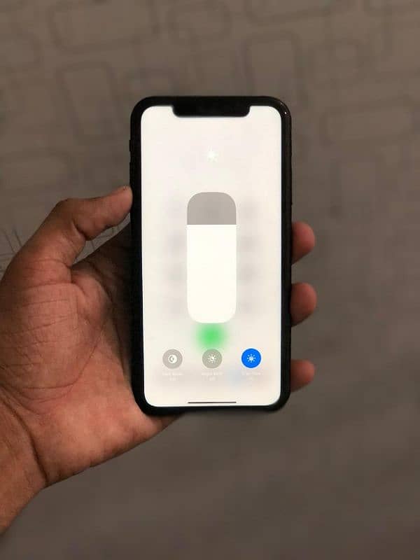 I phone xr 64/gb 81helth non pta jv non active 4manth sim time 10