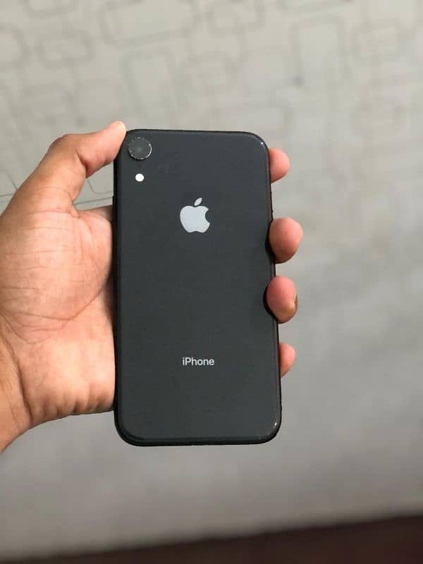 I phone xr 64/gb 81helth non pta jv non active 4manth sim time 11