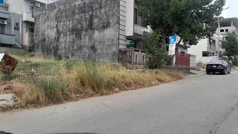 3 Side Corner Plot For Sale With Extraland 3