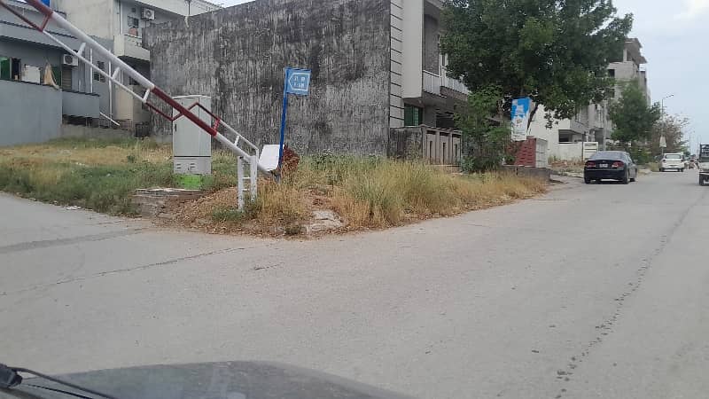 3 Side Corner Plot For Sale With Extraland 4