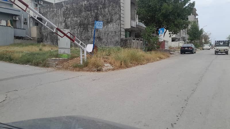3 Side Corner Plot For Sale With Extraland 5