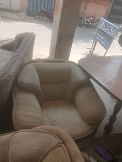 5 seeter sofa ha bs wash hona vala ha