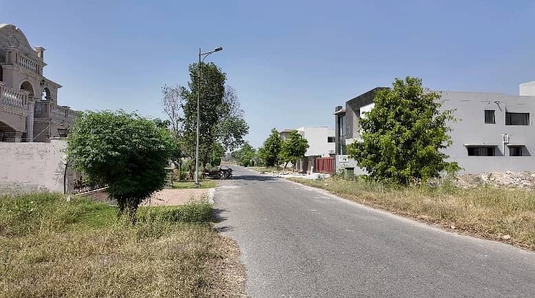 DHA PHASE 7 BLOCK T, 1 KANAL HOT LOCATION PLOT AVAILABLE FOR SALE ON REASONABLE PRICE 2