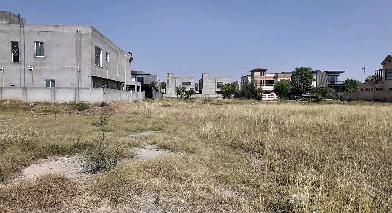 DHA PHASE 7 BLOCK T, 1 KANAL HOT LOCATION PLOT AVAILABLE FOR SALE ON REASONABLE PRICE 4