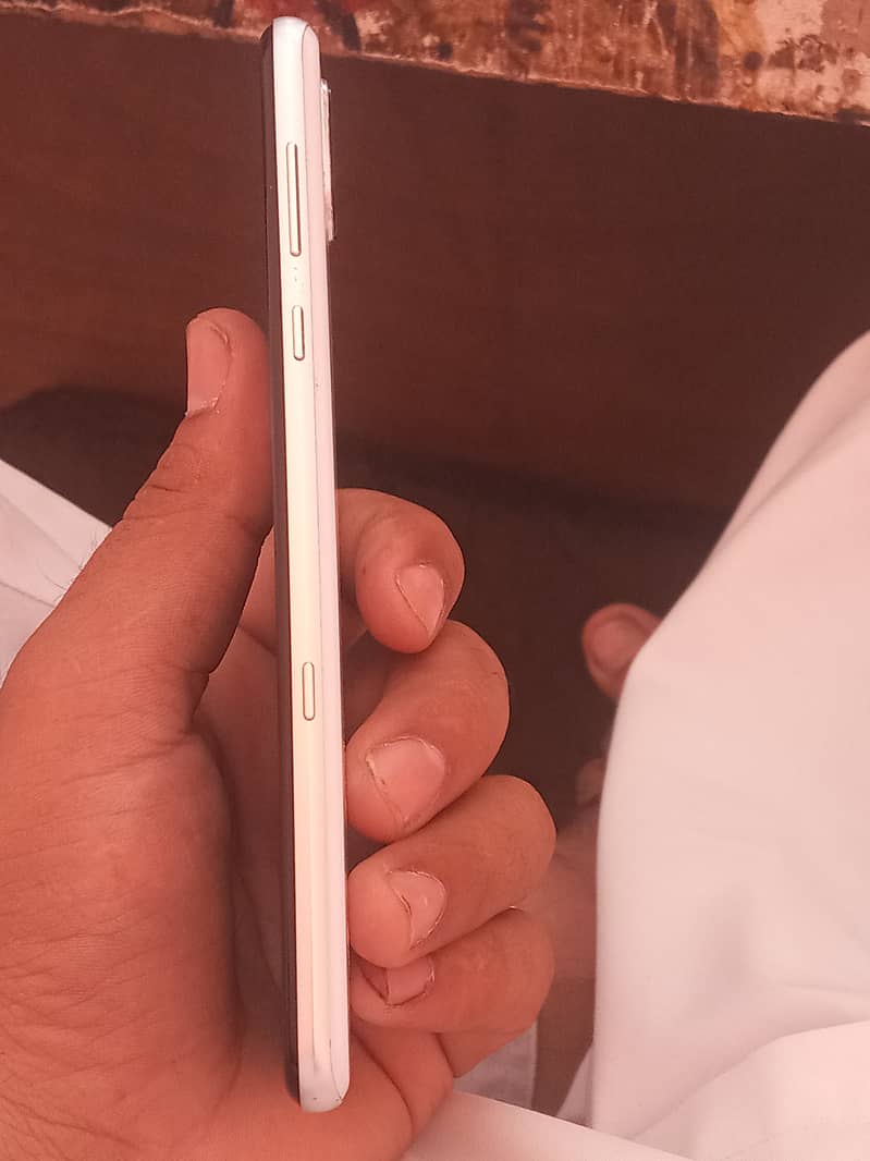 Sharp Aqous R3 10/10 condition Non PTA Wapp 0330 827 3001 6