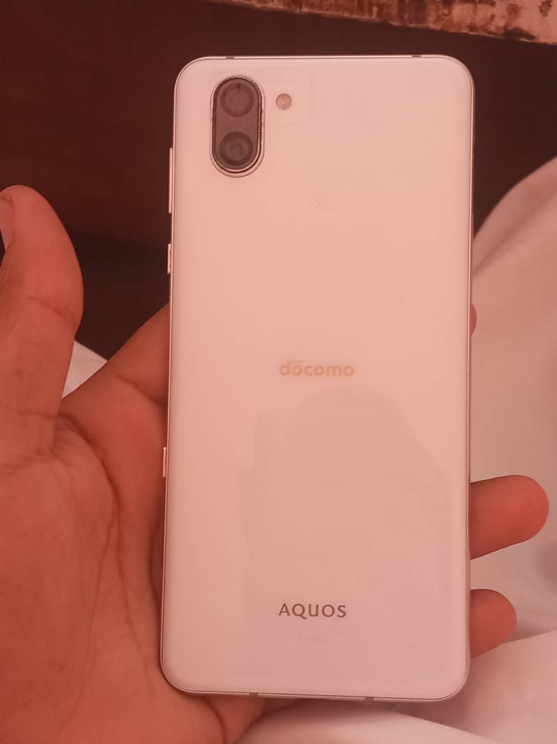 Sharp Aqous R3 10/10 condition Non PTA Wapp 0330 827 3001 8
