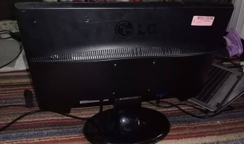 22" Computer LCD. 3