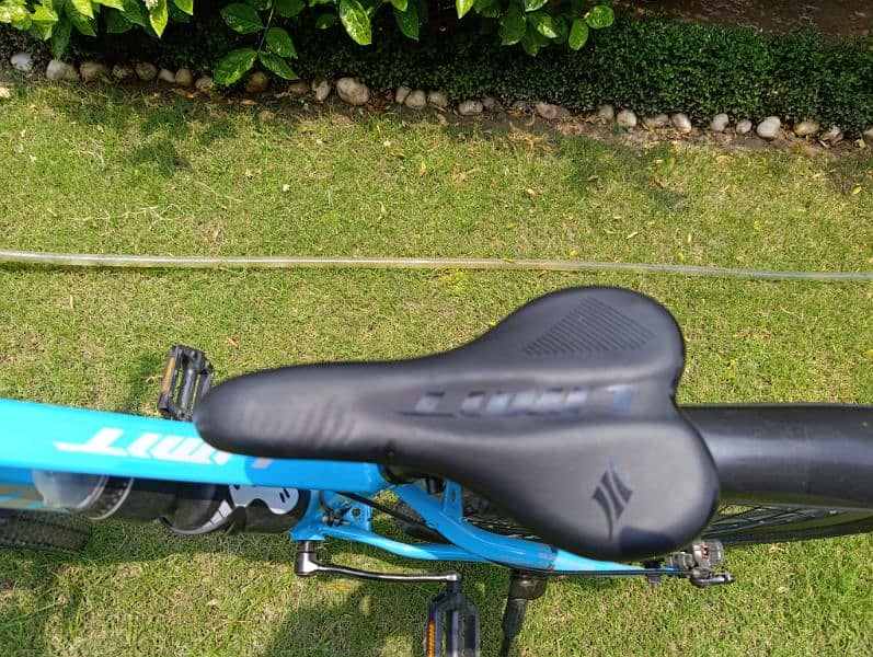 24 size bicycle in scratchless condition with installed accessories 1