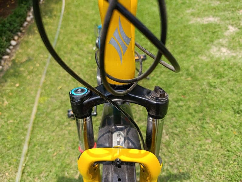 24 size bicycle in scratchless condition with installed accessories 3