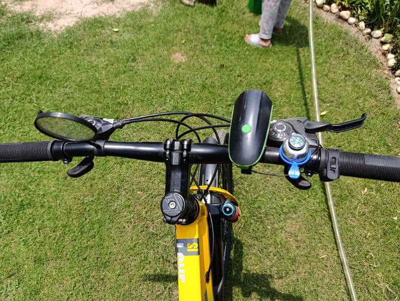 24 size bicycle in scratchless condition with installed accessories 7