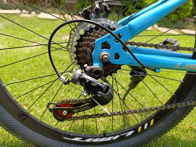 24 size bicycle in scratchless condition with installed accessories 8