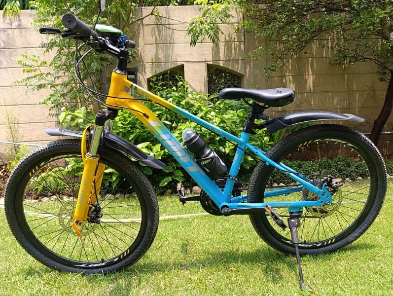 24 size bicycle in scratchless condition with installed accessories 9