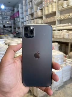 i phone 11pro max non pta factorry unlock with box charger 90 health