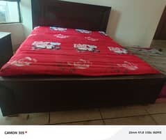 am selling big bed Sath mirror ha dressing table ha side tabel ha