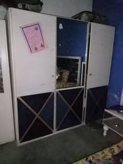 I am selling my wardrobe shocks nd dressing table