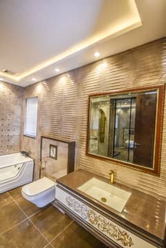 1 KANAL UPPER PORTION EXCELLENT LOCATION TOP CLASS OPTION AVAILABLE IN DHA PHASE 6