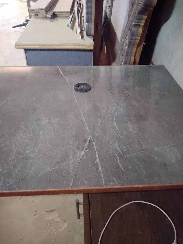 Workstation / computer table 0