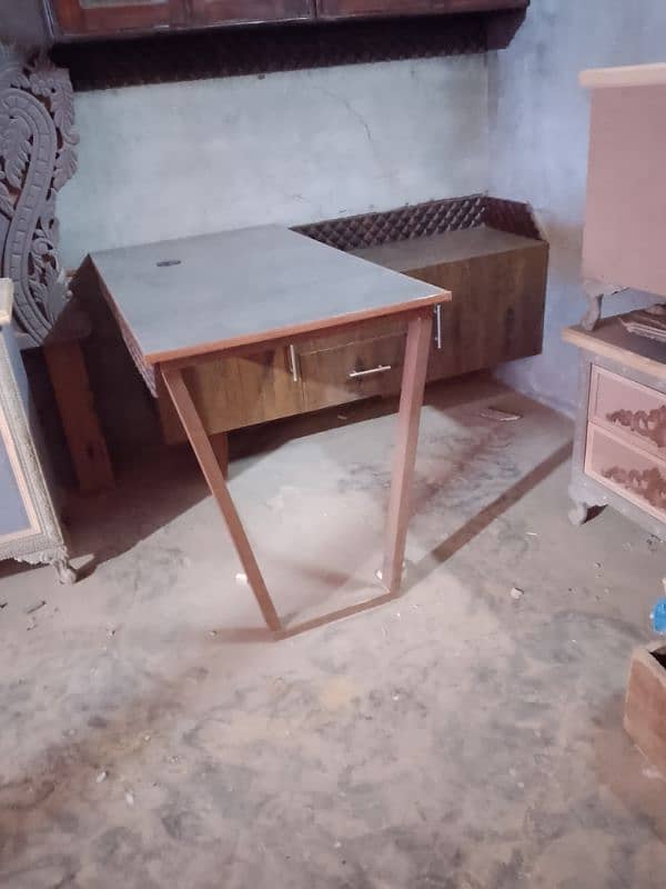 Workstation / computer table 4