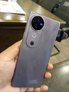 Vivo V40 10/10 Condition with all accessories no single fault