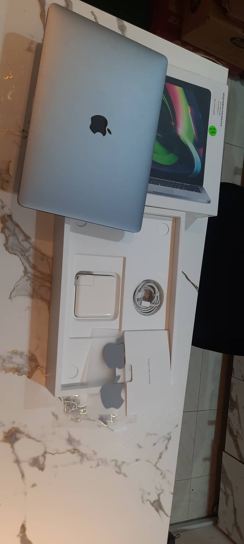 MacBook Air  M1 13inches 8gbram/256gbssd 2